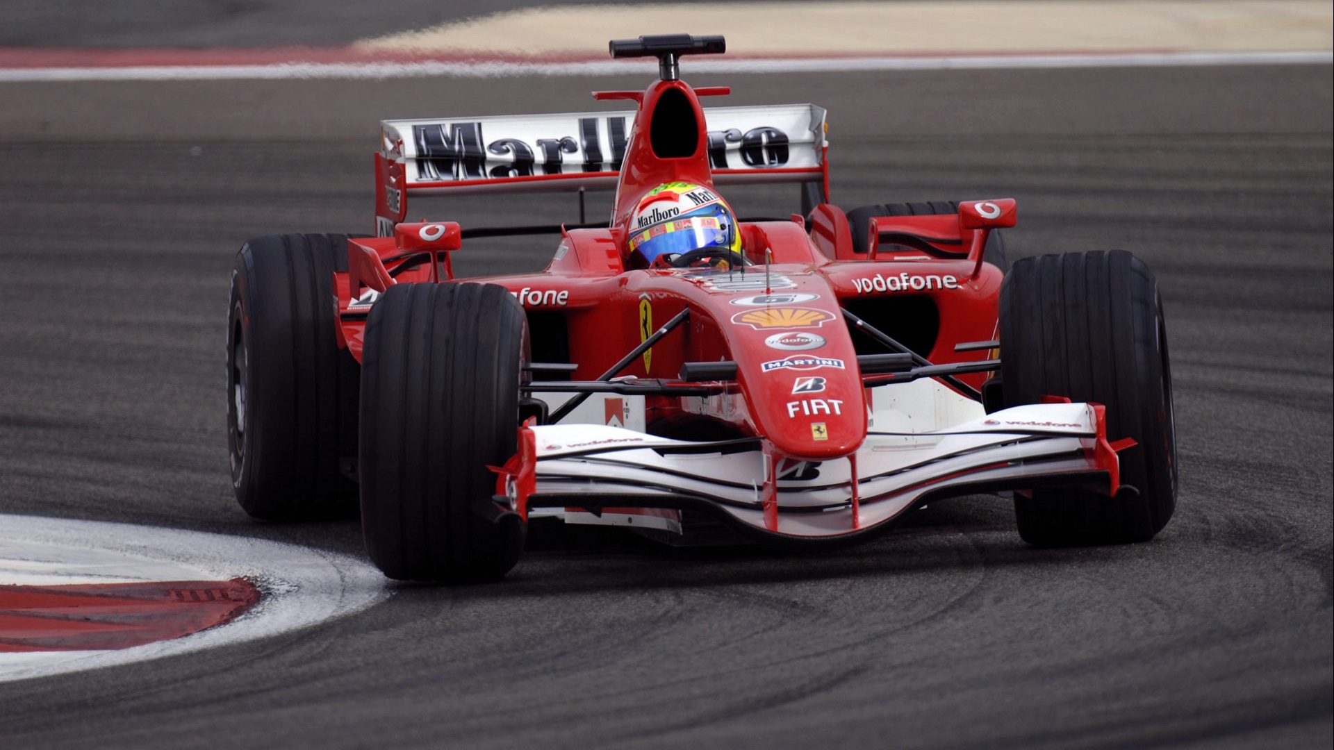 Том ф 1 6. Ferrari f1. F1 машина. Феррари на гонках. Болид картинки.