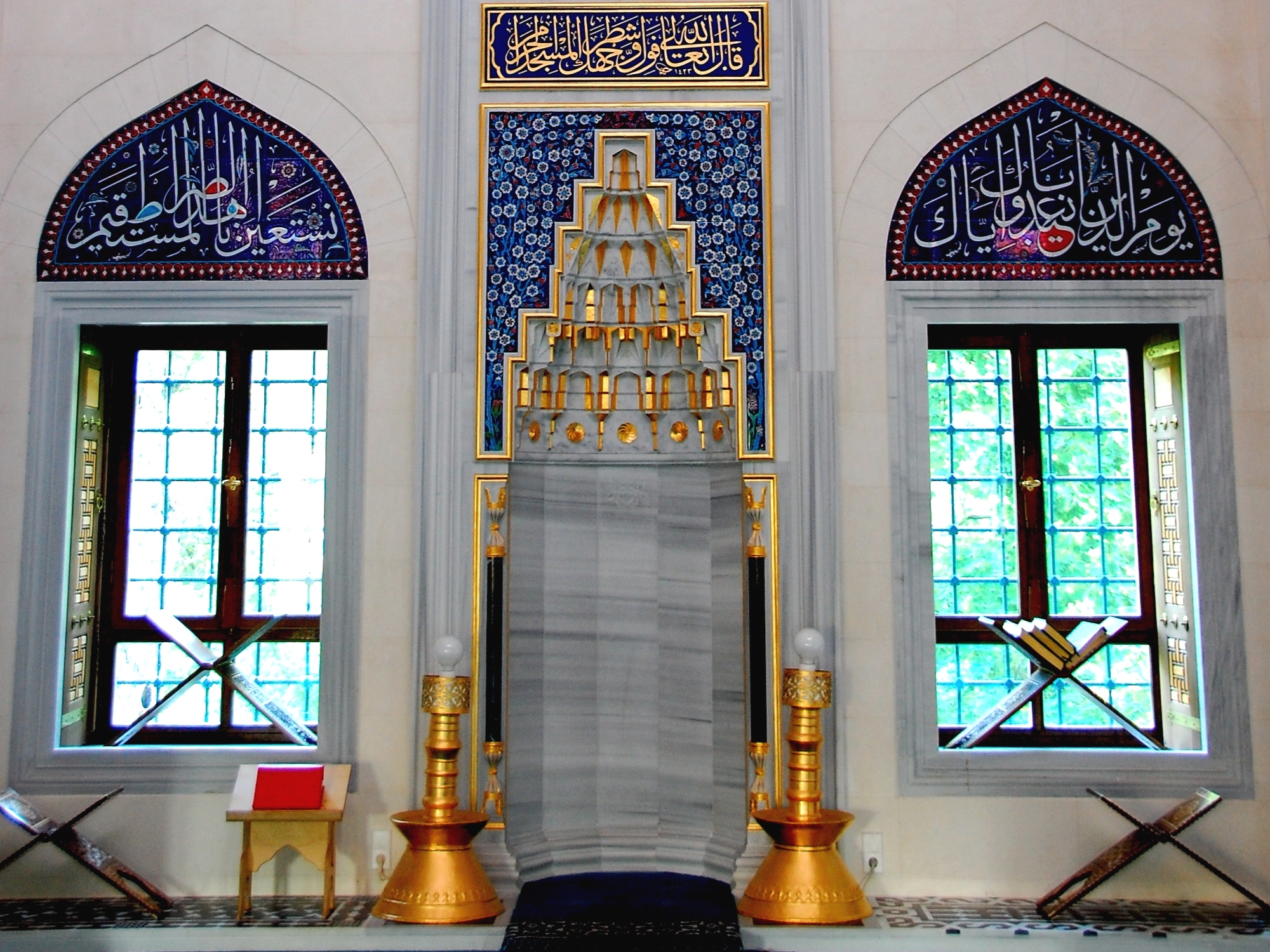 Mihrab ru. Арабская архитектура михраб. Мечеть в Кордове михраб. Голубая мечеть михраб.